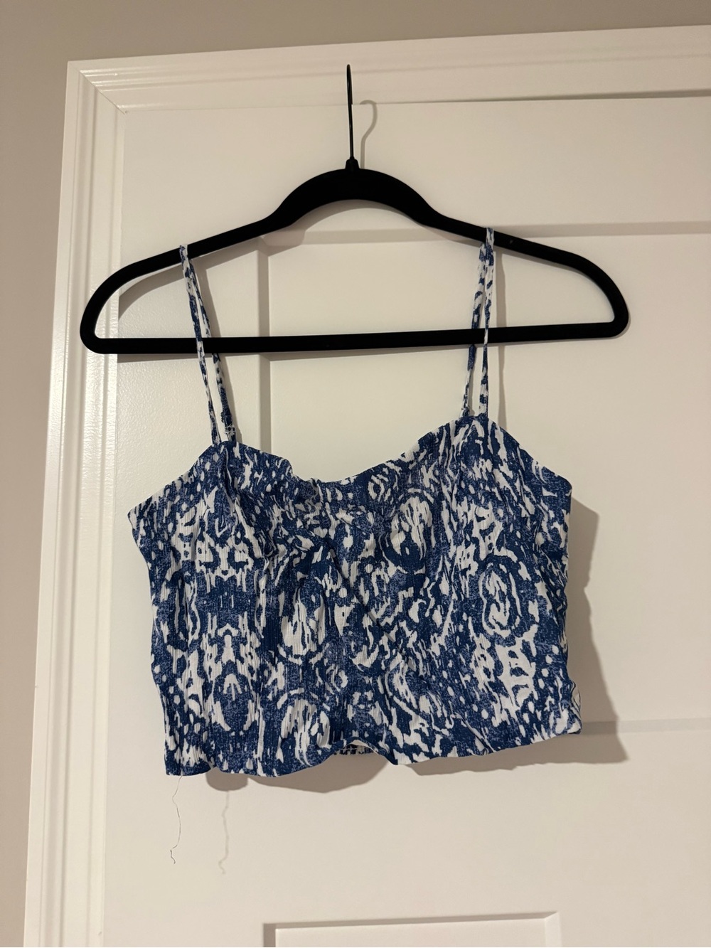 Abercrombie & Fitch Blue and White Printed Cropped Cami
